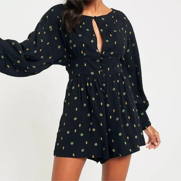 Free People Love Grows Black Geometric Print Long Slv Keyhole Romper Playsuit S - Picture 1 of 16